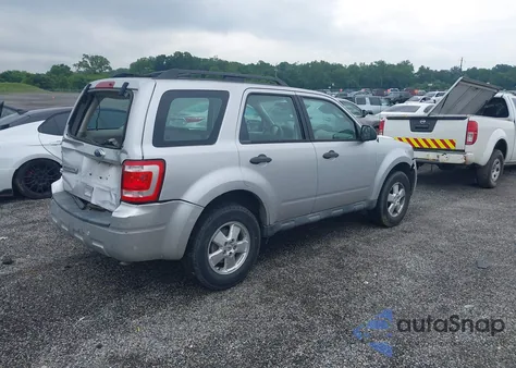 2011 Ford Escape Xls z USA, uszkodzony, nr VIN 1FMCU0C73BKB19965